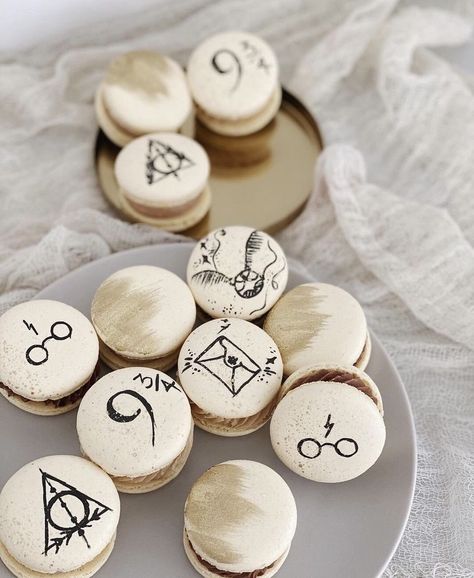 Harry Potter Birthday Party Cake, Girls Harry Potter Birthday, Harry Potter Theme Party Birthdays, Harry Potter Girl Birthday Party, Harry Potter Cakes Birthday Girl, Harry Potter Decorations Party Birthdays, Harry Potter 1st Birthday Girl, Harry Potter 30th Birthday Party, Harry Potter 11th Birthday