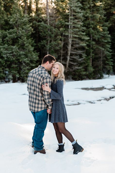 Winter Photoshoot Outfits Plus Size, Winter Outfits For Engagement Photos, Winter Dress Engagement Photos, January Engagement Pictures Outfit, Winter Engagement Shoot Outfit, Winter Engagement Pictures Ideas, Cold Engagement Photos Outfit, Outdoor Engagement Photos Outfits Winter, Snowy Engagement Photos Outfits