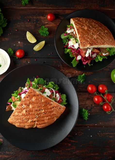 Meat With Vegetables, Bread Image, Mushroom Biryani, Turkish Bread, Döner Kebab, Doner Kebab, Seed Bread, Garlic Sauce, Biryani