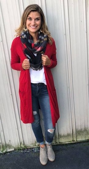 Petite Fashion Over 50, Fashionable Baby, Cardigan Outfit, Quoi Porter, Petite Sweaters, Over 50 Womens Fashion, Red Cardigan, Baby Boomer, Cardigan Outfits