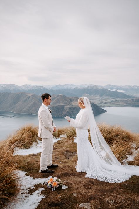 wedding ceremony at coromandel peak queenstown new zealand Nz Elopement, Queenstown Elopement, Queenstown Nz, Sunset Elopement, Queenstown Wedding, Ceremony Photos, Queenstown New Zealand, Karaoke Party, Wedding Ceremony Photos