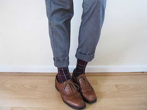 printed socks and brogues Brown Brogues Outfit Women, Brown Brogues Outfit, Brogues Outfit Women, Black Brogues Outfit, Brown Oxford Shoes Outfit, Brogues Womens Outfit, Oxford Shoes Outfit Women's, Oxfords With Socks, Brogues Outfit