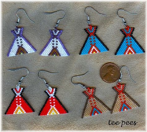 Beaded Keychains Patterns, Fringe Earring Pattern, Indian Beadwork, Native American Beadwork Patterns, Native Beading, Fringe Earring, Native Beading Patterns, Native Crafts, Seed Bead Crafts