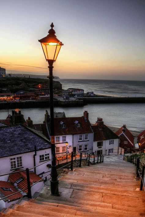 Whitby England, Perjalanan Kota, Uk Travel, North Yorkshire, Street Light, Pretty Places, Oh The Places Youll Go, Places Around The World, Beautiful World