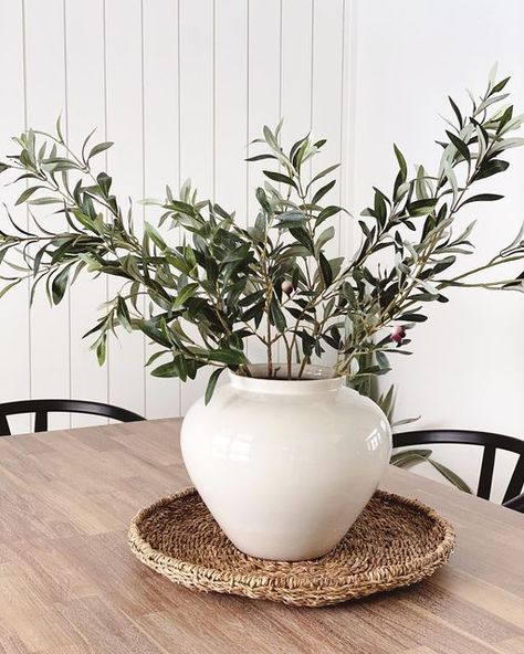 Greenery Dining Table Decor, Farm Table Centerpiece Everyday, Farm Table Decor Ideas, Kitchen Table Vase Centerpiece, Organic Modern Spring Decor, Modern Farmhouse Dining Room Table Decor, Minimalist Kitchen Table Decor, Oval Table Centerpieces For Home, Dining Table Simple Decor