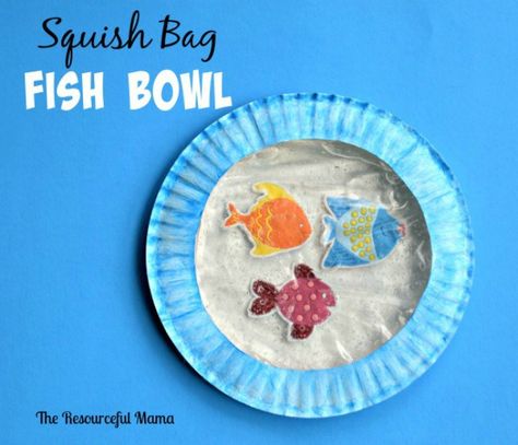 This squish bag fish bowl will be so fun for your kids to make and then squish to move the fish around their fish bowl. Fish Bowl Craft, Underwater Crafts, Bowl Craft, Craft Fish, Homeschool Art Projects, Fish Bag, String Backpack, Sensory Bag, Paper Plate Crafts For Kids