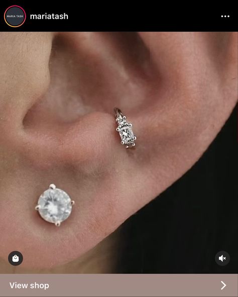 Double Anti Tragus Piercing, Unique Ear Piercings Ideas, Triple Flat Piercing, Different Ear Piercings, Anti Tragus Piercing, Unique Ear Piercings, Snug Piercing, Anti Tragus, Curated Ear