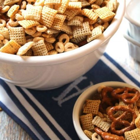 Healthy Chex Mix, Low Calorie Cereal, Weight Watchers Appetizers, Weight Watcher Recipes, Recipes For Appetizers, Weight Watchers Pumpkin, Chex Mix Recipe, Weight Watchers Snack Recipes, Trail Mix Recipes