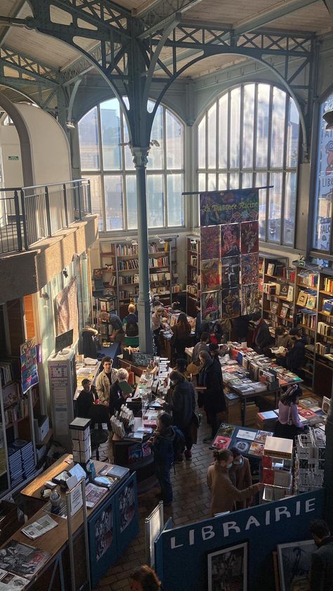 A picture of the bookstore in Les Halles Saint Pierre in Paris. Bookstore In Paris, Book Stores In Paris, Paris Bookstore Aesthetic, Paris Bookstore, Halle Saint Pierre, Paris School, Paris Books, All The Bright Places, Bookstore Cafe