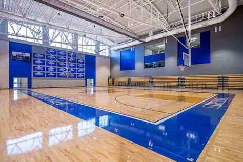 Gym Architecture, High School Design, Educational Architecture, Athletic Center, Indoor Basketball Court, Indoor Basketball, Stadium Design, Gym Interior, School Interior