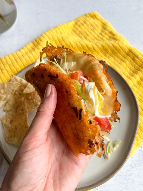 Make Taco Bell's Discontinued Toasted Cheddar Chalupa at Home Copycat Taco Bell Chalupa, Taco Bell Chalupa, Chalupa Recipe, Food Innovation, Cheese Crust, Crispy Cheese, Fast Food Menu, Ground Beef Tacos, Easy Eat