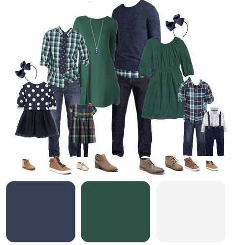 Plaid Christmas Family Photos, Blue Outfits Ideas, Green Buffalo Plaid Christmas, Family Pictures Fall, Barbiecore Outfit, Family Christmas Pictures Outfits, Christmas Clothing Ideas, Winter Family Pictures, Family Christmas Photos