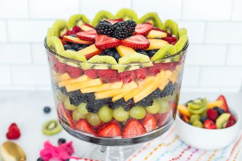 Fruit Trifle Desserts, Dessert Trifles, Fruit Trifle Recipes, Summer Trifle, Trifle Bowl Recipes, Pumpkin Trifle, Fresh Fruit Desserts, Fruit Trifle, Fruit Desserts Easy