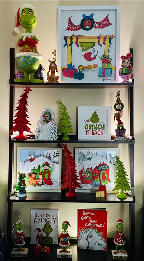 Grinch Themed Living Room, Grinch Shelf Decor, Grinch Room Decor, Grinch Living Room Decor, Grinch Decorating Ideas, Grinch Bedroom, Grinch Kitchen, Grinch Room, Christmas Kids Room