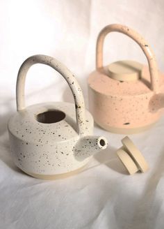 Ceramic Teapot Set, Ceramics Pottery Mugs, Ceramics Pottery Bowls, Teapot Design, Pottery Videos, Cerámica Ideas, Tanah Liat, Pottery Teapots, Keramik Design