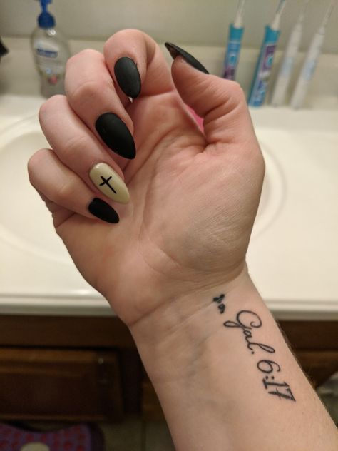 Christ Nails Art Designs, Christian Inspired Nails, Black Nails Cross, Jesus Nails Designs, Christian Nails Designs, Nails With A Cross, Nails With Cross Design, Cross Manicure, God Nails