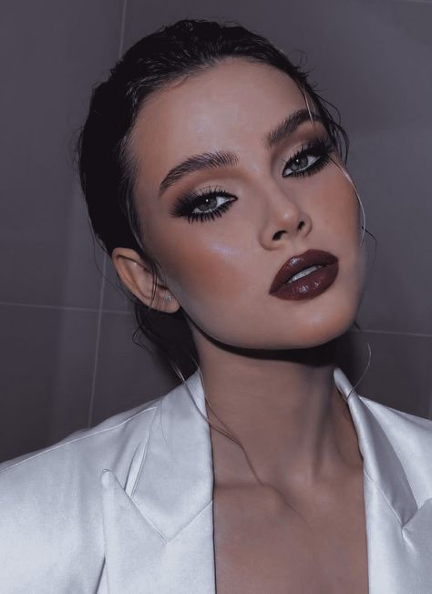 Halloween Dress Up Ideas, Prom Eyes, Makeup 2023, Red Lips Makeup Look, Neutrogena Makeup Remover, Day Makeup Looks, Dark Feminine Aesthetic, Day Makeup, Costume Makeup