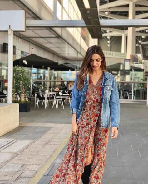 Lecciones de moda de Sara Carbonero Oversized Denim Jacket Outfit, Denim Jacket Outfit, Mango Dress, Street Style Summer, Black Midi, Jeans Denim, Jacket Outfits, Boho Outfits, Passion For Fashion