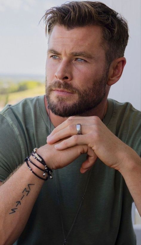 Chris Hemsworth Tattoo, Christ Hemsworth, Chris Hemsworth Beard, Chris Hemsworth Hair, Trending Mens Haircuts, Tattoo Photoshoot, Tanning Salons, Christopher Hemsworth, Crew Cut Haircut