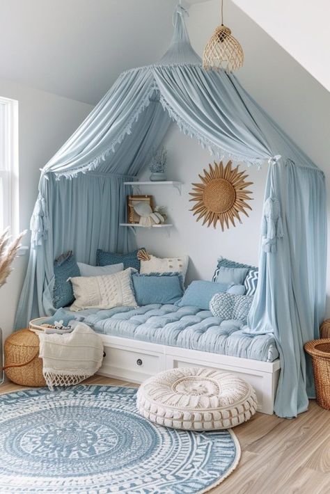 29 Blue Boho Girls Bedroom Designs To Inspire Sweet Dreams 29 Sky Blue Bedding, Beach Girl Room Ideas, Girls Room Theme Ideas, Blue Kid Bedroom, Persephone Bedroom, Blue Kids Rooms, Sky Themed Bedroom, Girl Room Themes, Girls Room Blue