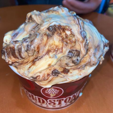 Lindsey🍦🍕🍔🍟🍝🌮’s Instagram post: “Cookie doughn’t you want some 😋🍪🍦 @coldstone” Coldstone Ice Cream, Cold Stone Creamery, Cold Stone, Sweet Dishes Recipes, 99 Problems, Things To Eat, Awesome Things, Food Stuff, Food Dishes