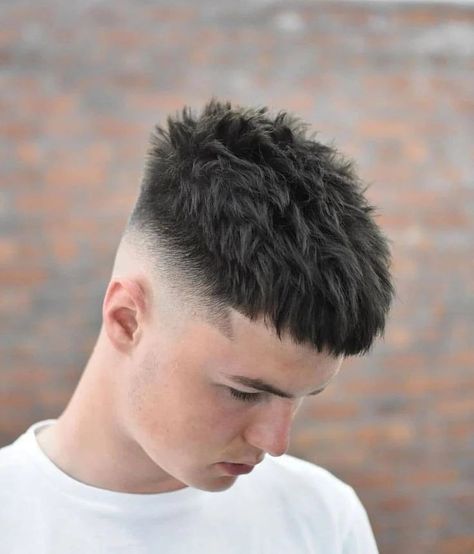 Men Haircut Undercut, Mens Messy Hairstyles, Mid Fade Haircut, Men Fade Haircut Short, Best Fade Haircuts, Hair Cut Guide, Mens Haircuts Short Hair, Crop Haircut, Gents Hair Style