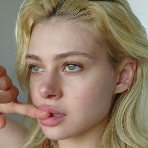 Light Eyebrows, Nicolas Peltz, Nicola Peltz, Girl Energy, September 19, Girl Icons, Blonde Girl, Pretty Face, Skin Makeup