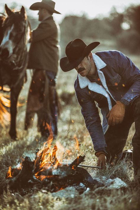 Rugged Mountain Man, Rugged Cowboy Style, Mens Boots And Jeans, Lumberjack Man Aesthetic, Cowboy Ranch Aesthetic, Rancher Aesthetic Man, Western Aesthetic Men, Rugged Cowboy Men, Manly Man Aesthetic