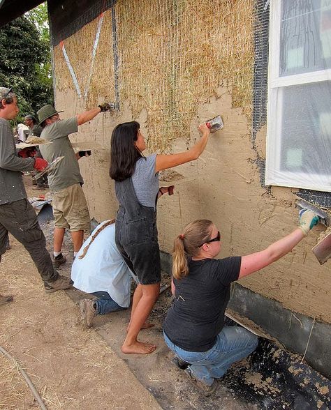 Straw Bale Building, Straw Bale Construction, Eco Construction, Cob Building, Wattle And Daub, Straw Bale House, Tiny House Blog, Eco Buildings, Earthship Home