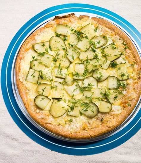 Garlic Lovers Dill Pickle Pizza Pickle Pie Recipe, Dill Pickle Pizza, Dill Pickle Appetizers, Pickles And Cheese, Pickle Pizza Recipe, Pickle Pie, Dill Pickle Vodka, Pickle Pizza, Pickle Party