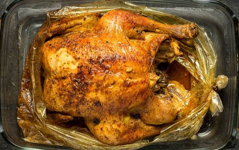 How To Cook A Turkey In A Roasting Bag – 12 Tomatoes Bag Turkey Recipe, Turkey Cooking Times, Oven Bags, Turkey In A Bag, Oven Bag, Cook A Turkey, Roast Turkey Recipes, Turkey Recipes Thanksgiving, Turkey Recipe