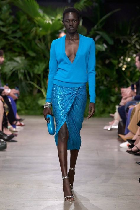 Michael Kors Runway, Feminine Details, Michael Kors Collection, Spring 2023, Looks Style, Mode Inspiration, Summer 2023, Dress Design, Primavera Estate