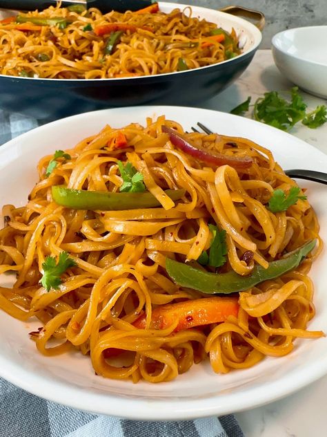 Rice Noodle Stir Fry Stir Fry Recipes Rice Noodles, Stir Fried Rice Noodles, Stir Fry Rice Noodles Recipe Easy, Stir Fry Rice Noodles, Linguine Rice Noodle Recipes, Simple Rice Noodle Recipes, Rice Noodles Linguine Recipes, How To Cook Rice Noodles, Rice Sticks Recipe Noodles