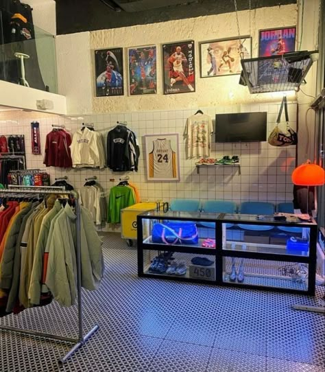 Urban Store Design, Y2k Store Interior, Distro Clothing Design, Interior Design Clothing Store, Small Clothing Store Interior, Vintage Store Ideas, A Clothing Store, Streetwear Store, Vintage Thrift Stores