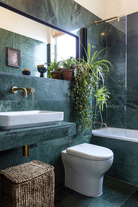 Colored Marble Bathroom, Dark Green Marble Bathroom, Royal Green Bathroom, Green Marble Wall, Green Marble Bathroom Ideas, Bathroom Green Marble, Marble Green Bathroom, Green Marble Bathroom Floor, Green Stone Bathroom