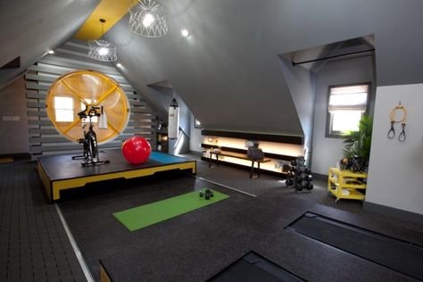 Home Gym Designs That Will Make You Wanna Sweat Basement Luxury, Attic Gym, Attic Before And After, Fitness Rooms, Gym Designs, Studio Garage, Dream Home Gym, Cozy Attic, Attic Renovation Ideas