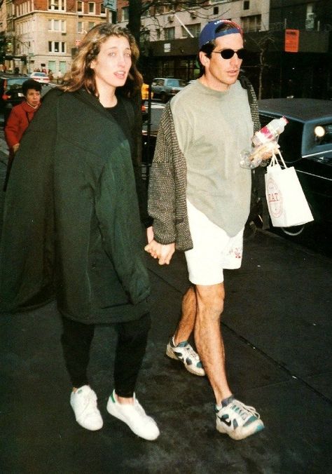 90s Model Fashion, Celebrity Athleisure, Carolyn Bassette, Carolyn Bessette, John Junior, Jfk Jr, The Kennedys, John John, 90s Aesthetic