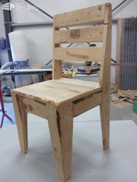 Recycled Pallet Furniture, Pallet Chair, Furniture Website, Pallet Designs, Wooden Pallet Furniture, Shop Projects, Wooden Pallet Projects, Recycled Pallets, Pallet Crafts