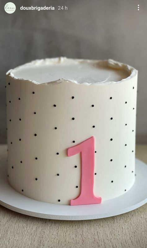 Polka Dot Cake Ideas, 1 Tier Birthday Cake, Simple White Cake, Polka Dot Cake, Stars Photography, Dot Cake, Polka Dot Cakes, Mini Cakes Birthday, Chocolate Fruit