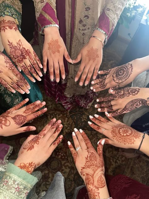 Desi Mehndi Aesthetic, Desi Party Vibes Aesthetic, Mehndi Aesthetic, Eid Aesthetic, Shaadi Vibes, Shaadi Aesthetic, Mehndi Hands, Desi Party, Eid Vibes