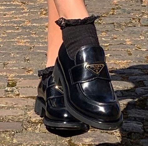 Amanda 🧡 on Twitter: "Prada loafers for this fall season 🖤… " Black And Aesthetic, Prada Loafers, Dr Shoes, Shoe Inspo, Aesthetic Shoes, Swag Shoes, Mode Inspo, Fashion Black, Pretty Shoes