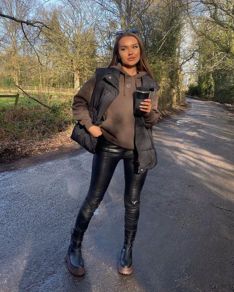 All Posts • Instagram Brown Leather Leggings Outfit, Brown Hoodie Outfit, Leather Leggings Outfit Winter, Danielle Metz, Leggings Outfit Winter, Brown Leather Pants, Leather Leggings Outfit, Brown Leggings, Black Faux Leather Leggings