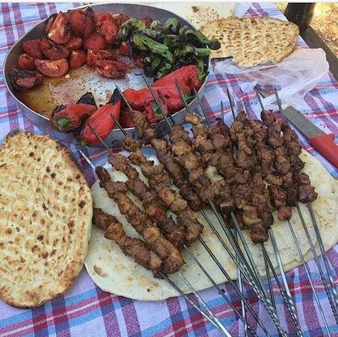 Afghanistan Food, Afghani Food, Kebabs Skewers, Afghan Food Recipes, Afghan Food, Iran Food, Afghan Culture, Meal Prep Snacks, Persian Cuisine