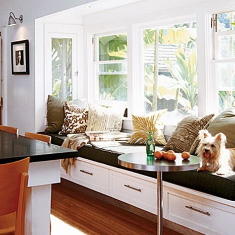 window seat coastal living Built In Dog Bed, Kitchen Built Ins, Window Seat Kitchen, Corner Seating, Kitchen Banquette, Cozy Nooks, Sunny Window, Window Seats, Beach House Kitchens