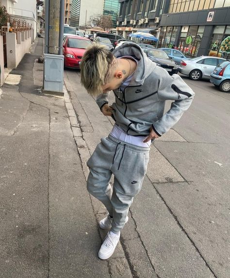 Grey Trackies Outfit Men, Grey Tech Fleece Outfit, Eshay Lads Australia, Roadman Boys, Roadmen Outfits, Nike Tech Drip, Ripped Jeans Men Outfits, Drill Outfit Men, Outfit Maranza