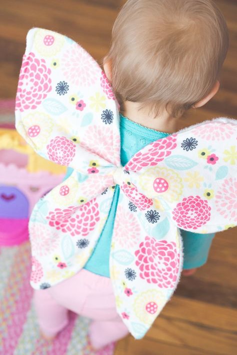 Dress up butterfly wings tutorial! Gorgeous! Butterfly Wings Tutorial, Butterfly Wings Pattern, Diy Bebe, Sew Ins, Costura Diy, Baby Sewing Projects, Beginner Sewing Projects Easy, Sewing Projects For Kids, Baby Diy