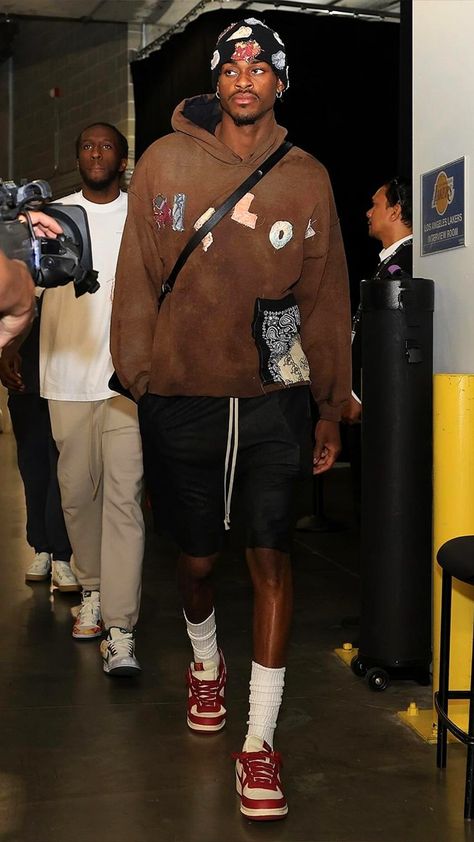 Jarred Vanderbilt Outfits, Winter Game Day Outfit Football, Nba Players Outfits, Athlete Fits, Jarred Vanderbilt, Athletic Outfit Ideas, Tunnel Fits, Basketball Drip, Basketball Jersey Outfit