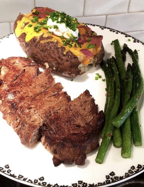 Steak And Loaded Baked Potato, Steak Loaded Baked Potato, Backed Potatoe, Fully Loaded Baked Potato, Steak Asparagus, Steak And Baked Potato, Healthy Steak Recipes, Healthy Steak, Potato Food