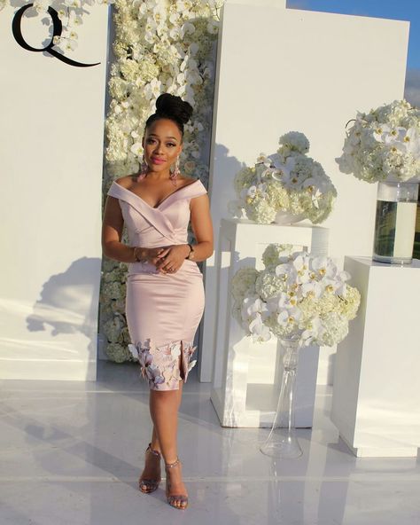 Thando thabethe Thando Thabethe, Minnie Dlamini, Conservative Outfits, Ankara Tops, Pretty Makeup Looks, Classy Wedding Dress, Smart Casual Outfit, Church Outfits, Latest African Fashion Dresses