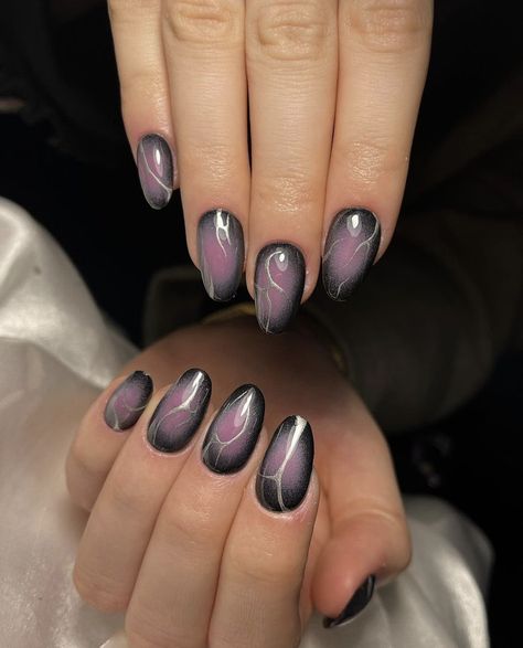 Chrome airbrush black and purple Black Purple Chrome Nails, Purple Aura Nails Chrome, Black And Purple Chrome Nails, Lavender Black Nails, Black Air Brush Nails, Black Airbrush Nails, Purple Airbrush Nails, Ombre Chrome, Purple And Silver Nails